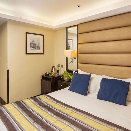 Park Grand Mayfair Londra Exterior foto A room at the hotel