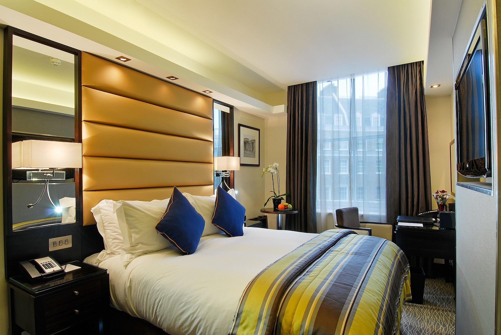Park Grand Mayfair Londra Exterior foto A bedroom at the hotel