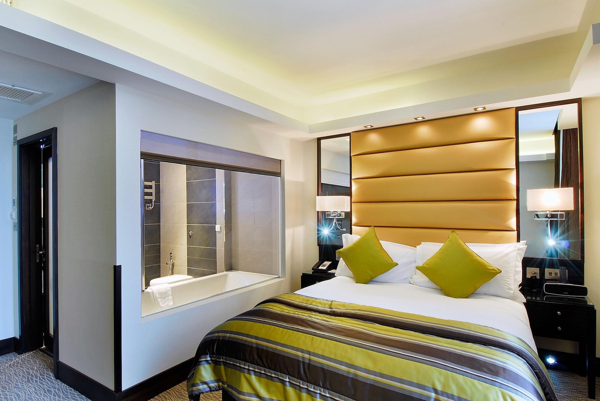 Park Grand Mayfair Londra Exterior foto A bedroom at the Hilton London Paddington