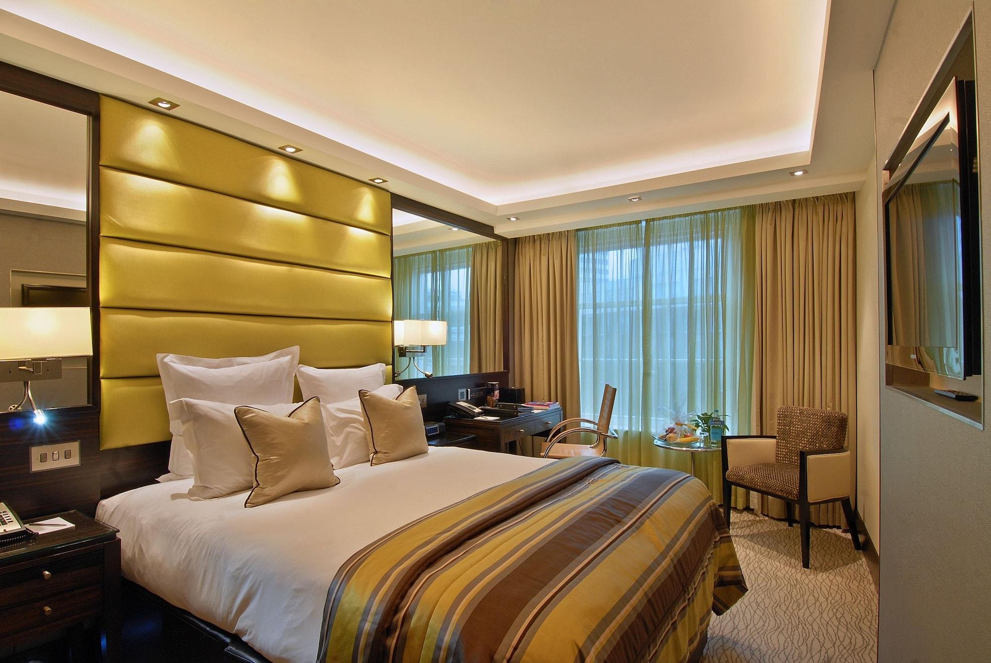 Park Grand Mayfair Londra Exterior foto A bedroom at the InterContinental London The O2