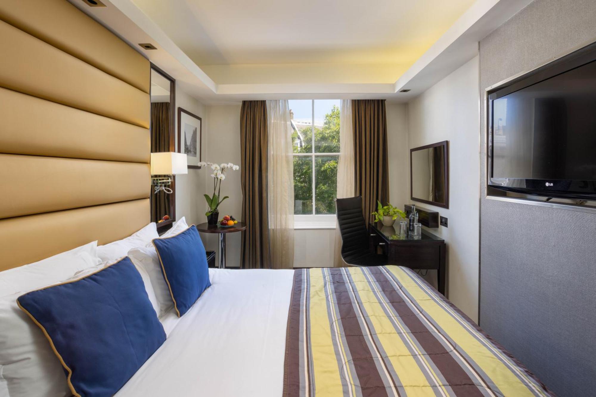 Park Grand Mayfair Londra Exterior foto A bedroom at the hotel