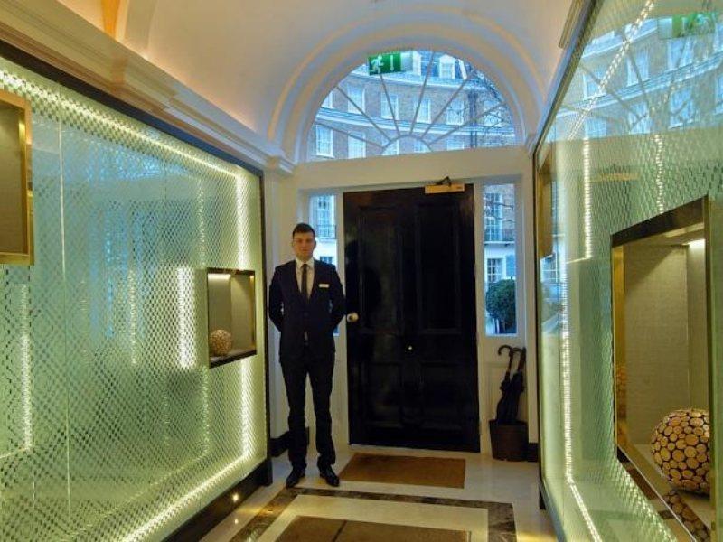 Park Grand Mayfair Londra Exterior foto The entrance to the hotel