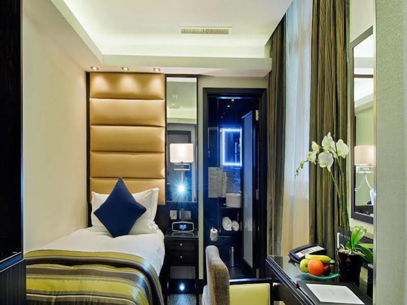 Park Grand Mayfair Londra Exterior foto A room at the hotel