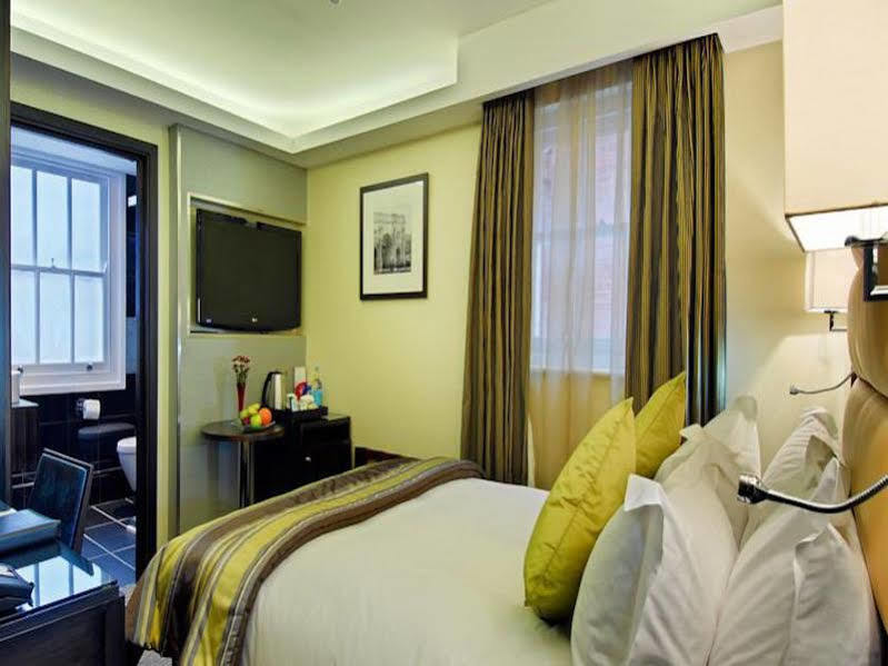 Park Grand Mayfair Londra Exterior foto A room at the hotel