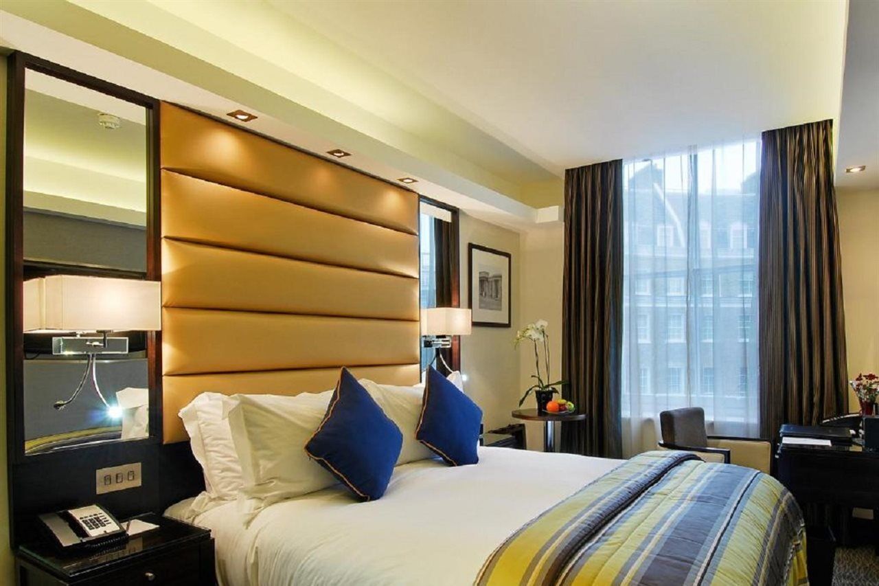 Park Grand Mayfair Londra Exterior foto A bedroom at the hotel